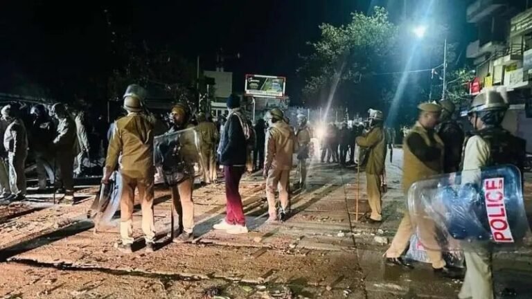 Chomu Violence 110 Arrested: मस्जिद विवाद में पुलिस पर हमला… महिला पत्थरबाज समेत 110 गिरफ्तार, इंटरनेट फिर बंद