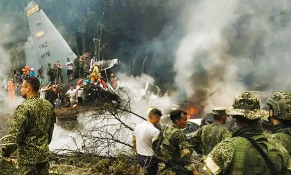 “कोलंबिया में भीषण विमान हादसा: 110 सैनिकों को ले जा रहा C-130 हरक्यूलिस क्रैश, 90 की मौत की आशंका”