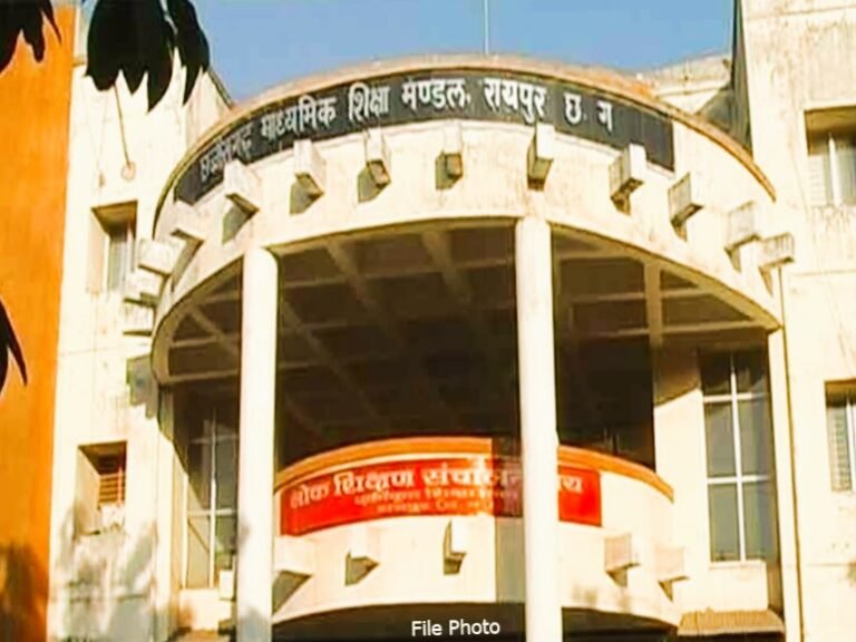 शिक्षा मंडल का कड़ा फैसला: पेपर लीक की पुष्टि के बाद 12वीं हिंदी की परीक्षा रद्द, जांच के आदेश, साइबर सेल की रडार पर वायरल करने वाले ग्रुप्स