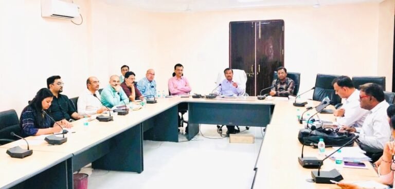 रायपुर संभाग में बायोमेडिकल वेस्ट निस्तारण की समीक्षा: अब वजन के आधार पर शुल्क तय करने की तैयारी, संभागायुक्त ने दिए निर्देश