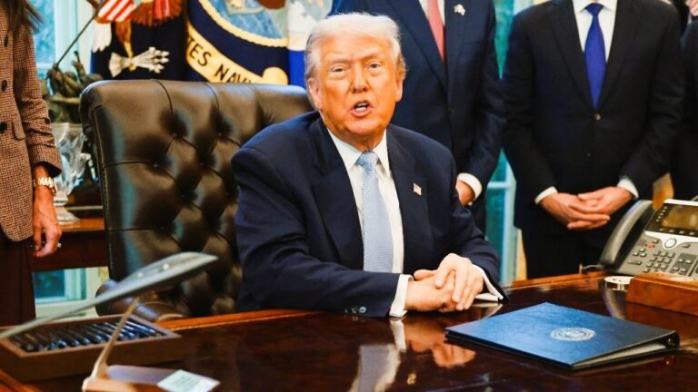 “ईरान को ट्रंप का अल्टीमेटम: इस्लामाबाद वार्ता फेल हुई तो हमला तय, अमेरिकी युद्धपोतों में भरे गए सबसे घातक हथियार”