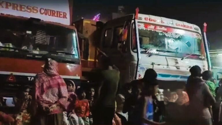 पश्चिम बंगाल में मतदाता सूची पर महासंग्राम: मालदा में 22 लाख नाम कटने पर भड़की भारी भीड़, 4 महिला जजों समेत 7 न्यायिक अधिकारियों को बनाया बंधक! सुप्रीम कोर्ट के सुरक्षा आदेश की भी उडी धज्जियाँ! –