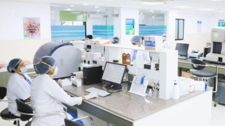 छत्तीसगढ़ शासन और HLL के बीच ऐतिहासिक एमओयू: अटल आरोग्य लैब के जरिए प्रदेश के 1051 केंद्रों में मिलेगी सस्ती और उच्च स्तरीय जांच सुविधा, सीधे मोबाइल पर मिलेगी रिपोर्ट।