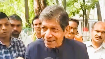 र्व गृह मंत्री ननकीराम कंवर का सरकार पर हमला: बोले— “प्लास्टिक में शराब बेचना स्वास्थ्य और व्यापार दोनों के लिए घातक।”