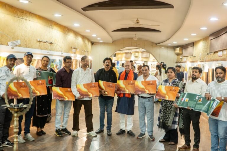 कैनवास पर उतरीं मानवीय संवेदनाएं: CGPAG की ‘गौरा’ प्रदर्शनी ने रायपुर में पेश की समकालीन भारतीय कला की झलक