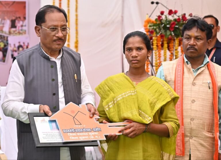 बदल रहा बस्तर: सुकमा में मुख्यधारा से जुड़े युवाओं के बीच पहुँचे मुख्यमंत्री साय, विकास की नई तस्वीर का किया अनावरण