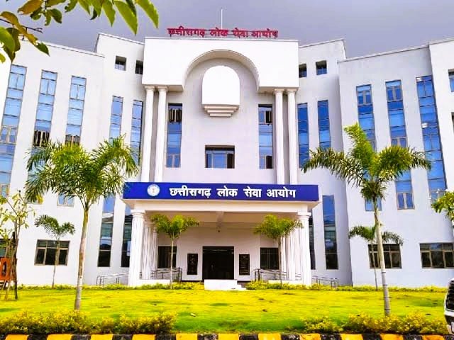 सीजीपीएससी ने राज्य सेवा मुख्य परीक्षा-2025 के परिणाम को लेकर स्थिति की स्पष्ट – 795 के स्थान पर 608 अभ्यर्थी ही साक्षात्कार के लिए चिन्हांकित, न्यूनतम अर्हकारी अंक नहीं पाने के कारण संख्या हुई कम, पुनर्मूल्यांकन और पुनर्गणना का प्रावधान नहीं, सोशल मीडिया पर प्रसारित भ्रामक जानकारियों से बचने की अपील