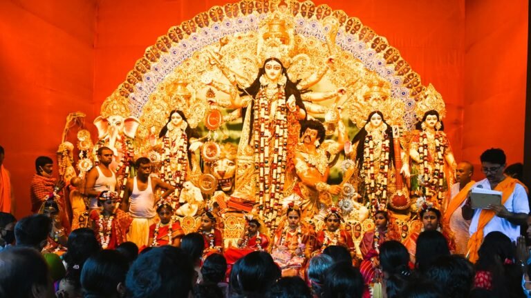 बंगाल में 100 किलो सोने के गहनों से सजेगा मां दुर्गा का दरबार, टूटेगा भव्यता का हर रिकॉर्ड; सुरक्षा के कड़े इंतजाम