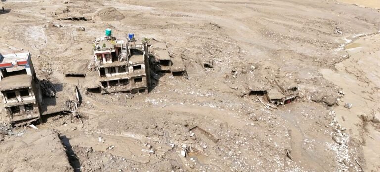 नेपाल बाढ़ आपदा: चीन की नई चेतावनी से बड़ा खतरा, मरने वालों का आंकड़ा 1,003 पहुंचा और शव की शिनाख्त पर घमासान